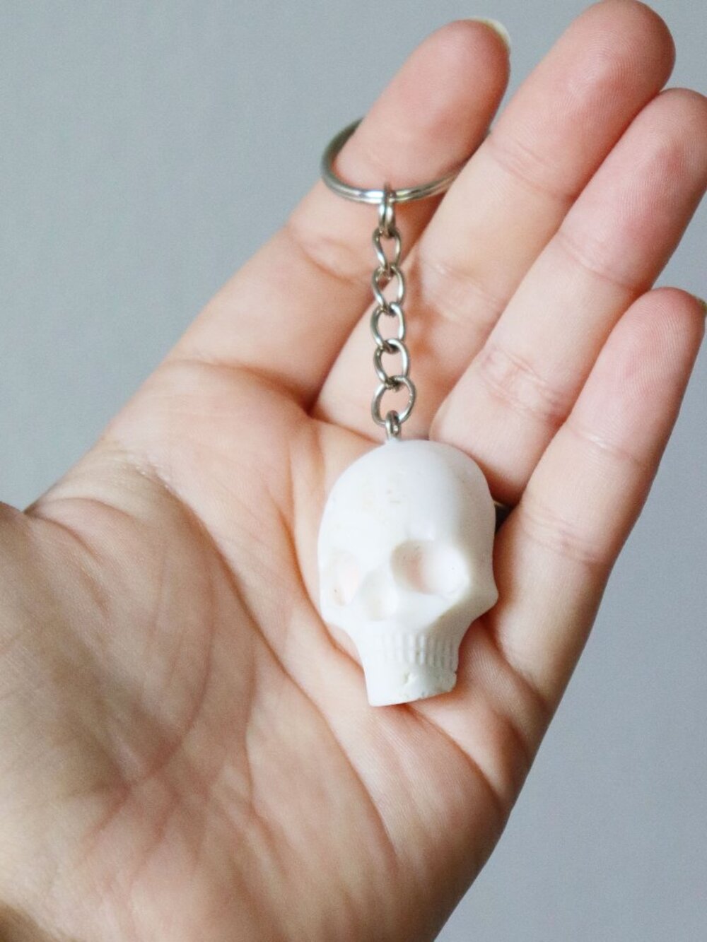 🧡 Handmade Recycled Plastic Skull Keychain - Picture 6 of 6